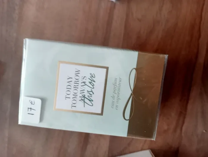Parfums Avon - photo numéro 3