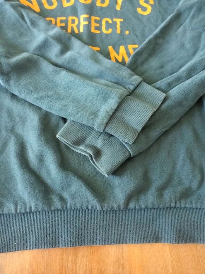 Pull a capuche - photo numéro 3