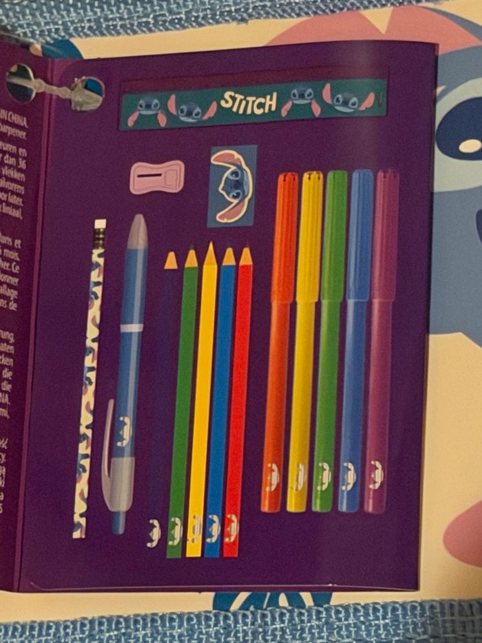 Trousse avec fournitures de dessin et d’écriture Stitch. - photo numéro 5