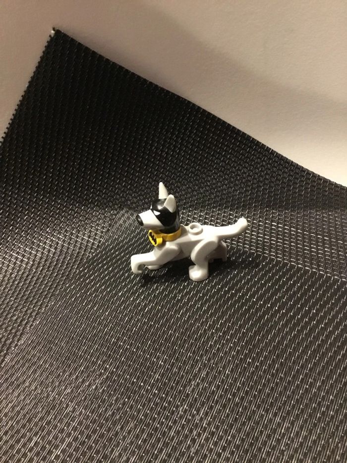 Lego DC comics minifigure Ace le Bat chien Batman 76110 mini figurine