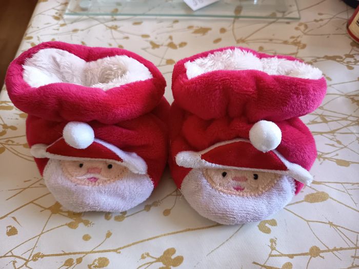Chaussons bébé "père Noel"