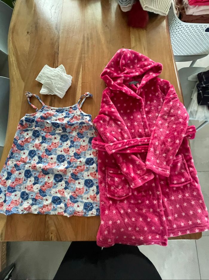 Peignoir et robe taille 8 ans