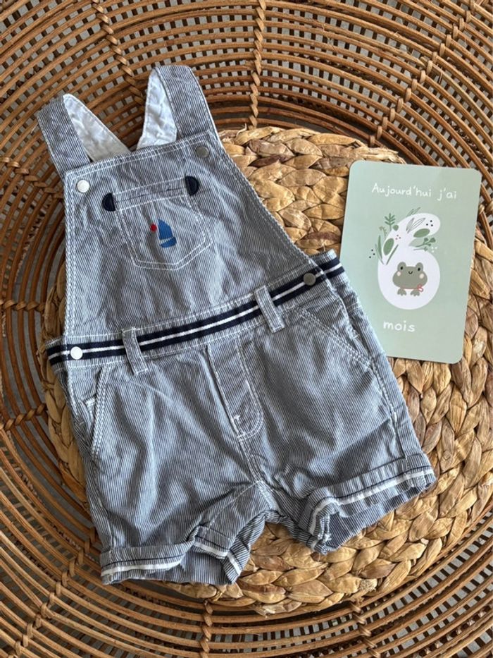 Salopette, okaidi en taille six mois. Très bon état.