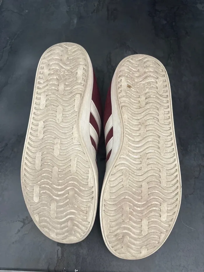Basket adidas en daim en très bon état Taille 38 - photo numéro 3