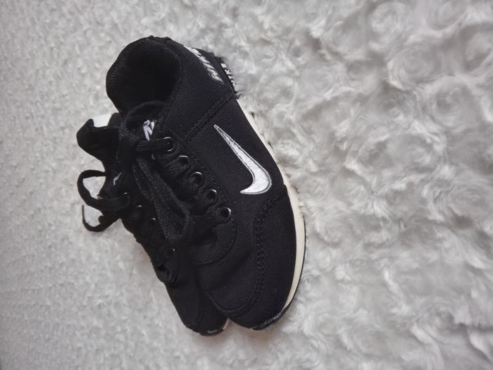 Magnifique paire de baskets NIKE 26