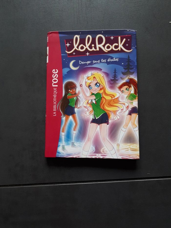 Livre bibliothèque rose LoliRock tome 13 Danger sous les étoiles