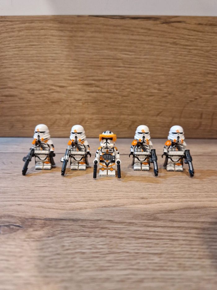 Figurines type lego Commandant Clones Cody + 4 clones de la 212ème star wars