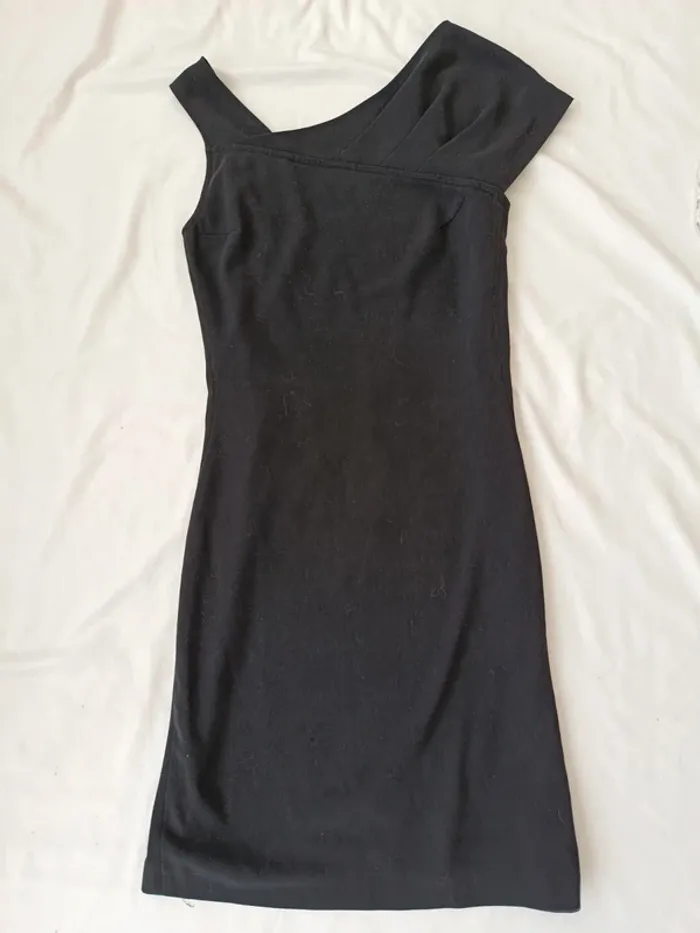 Petite robe noire asymétrique sans manches Kookaï taille 34 - photo numéro 2