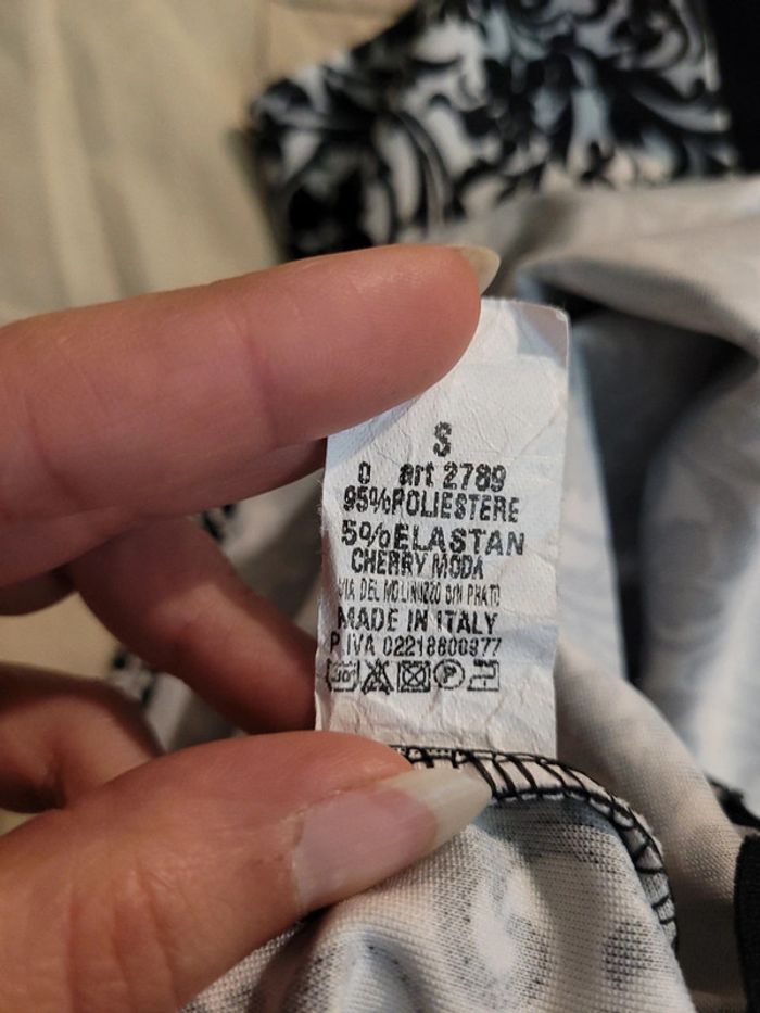 Robe blanche à fleurs noir, taille 36 - photo numéro 8