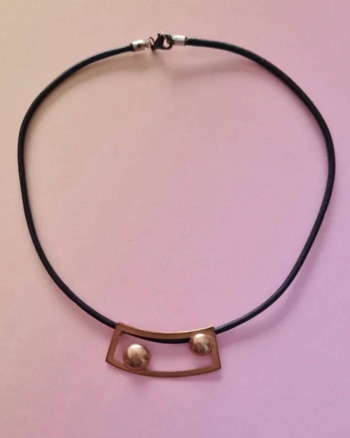 Collier cordon doŕé