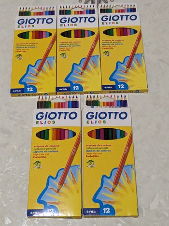 Lot de 5 boîtes de crayons de couleur Giotto Elios.