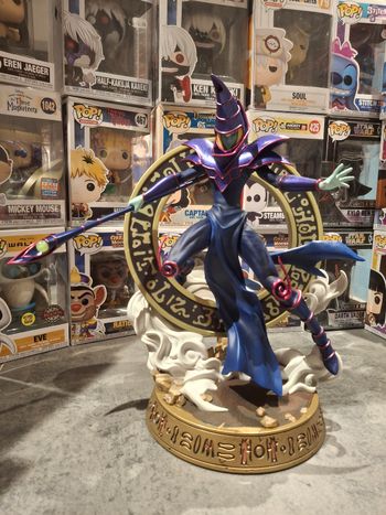 Figurine yu-gi-oh dark magician blue edition 