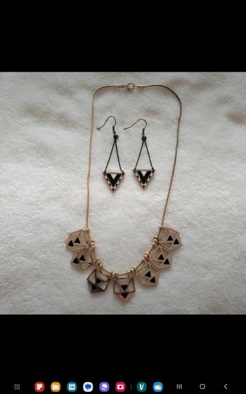 Collier +boucles d'oreilles