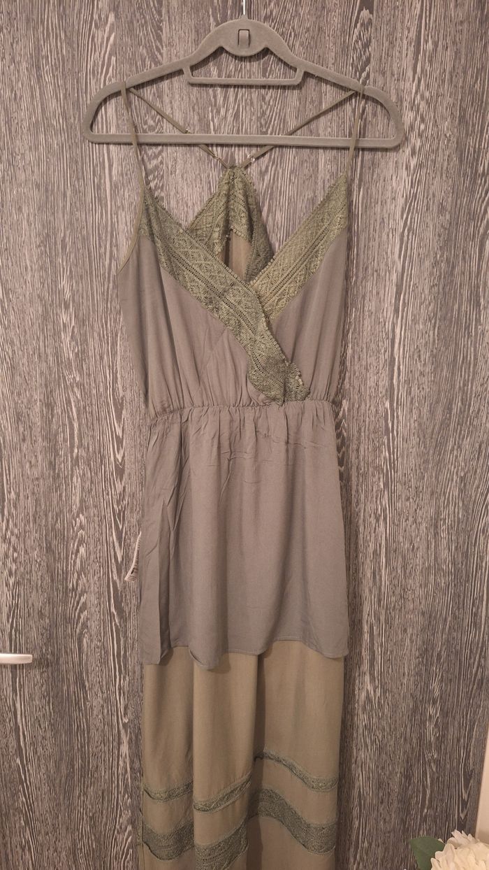 Robe longue bohème à bretelles fines kaki - photo numéro 7