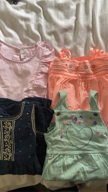 Lot 4 robes dont un legging offert