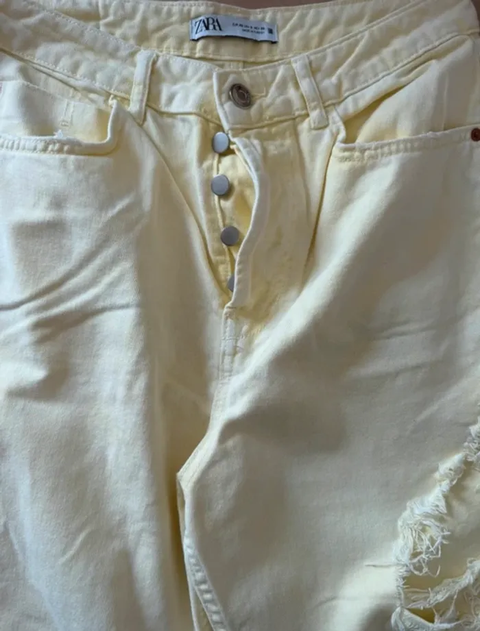 Jean mom jaune pâle Zara – effet usé jaune pale - photo numéro 4