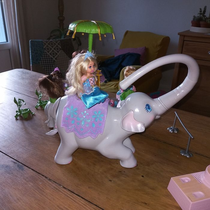 Lot éléphants et poupées - photo numéro 3