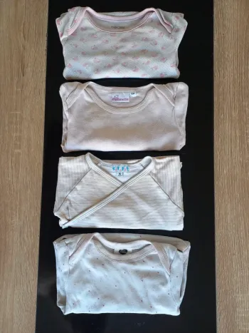 Lot de 4 bodys bébé 6 mois