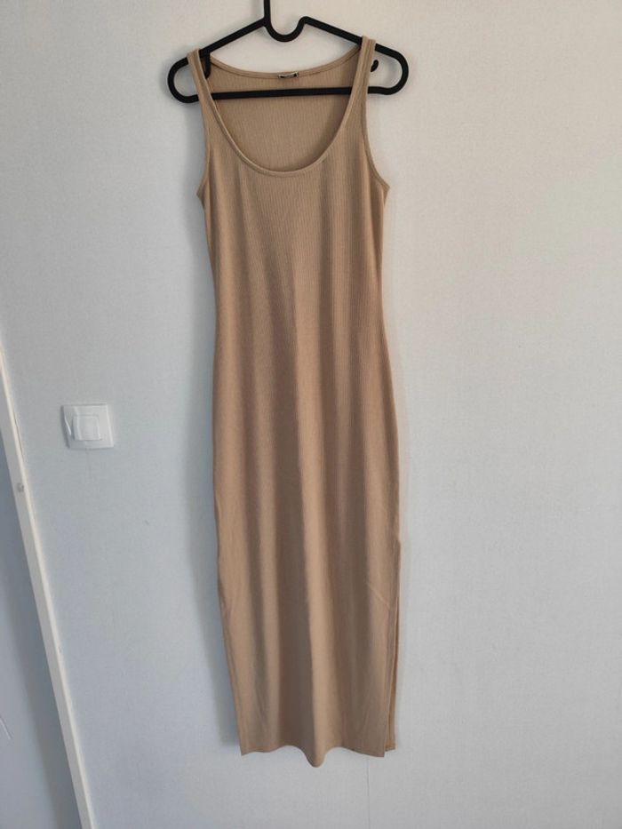 Robe longue côtelée moulante