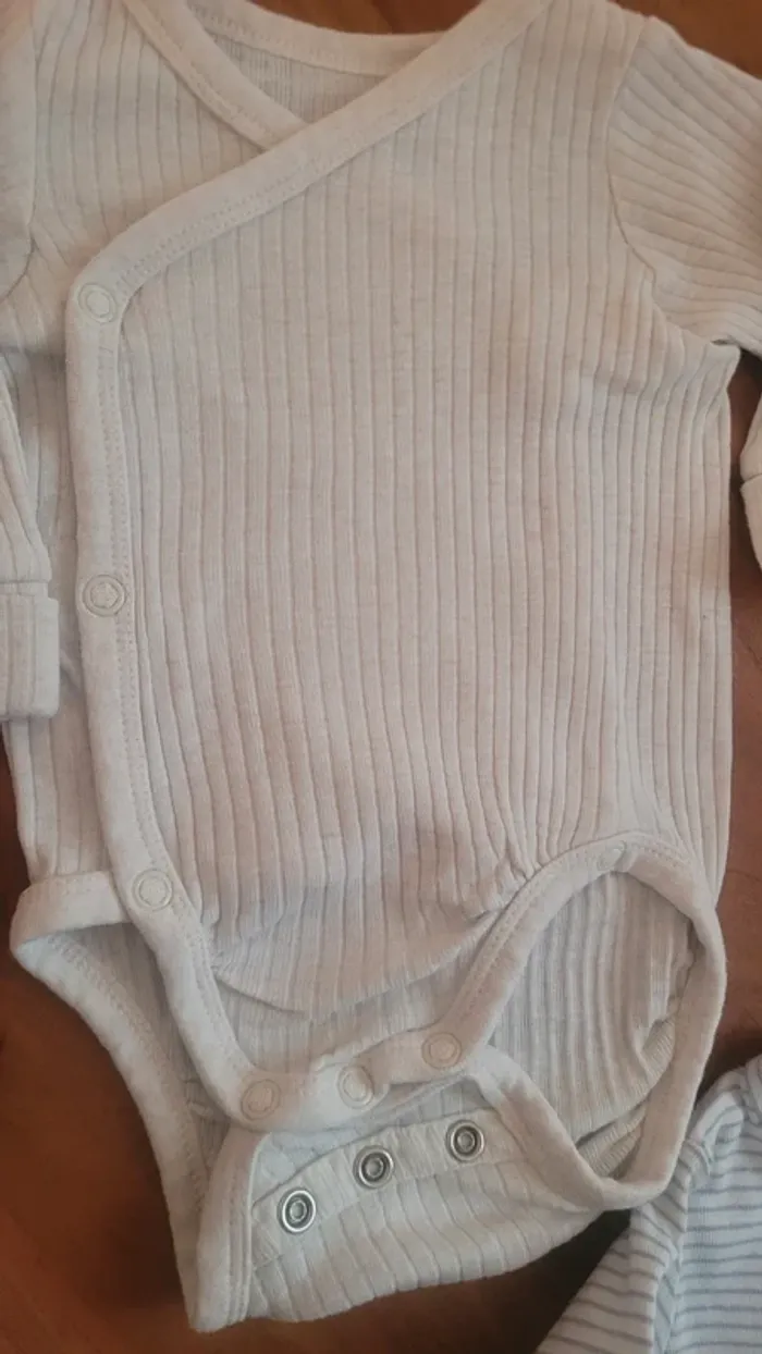 Lot de 2 bodies h&m 1-2 mois (56cm) - photo numéro 5