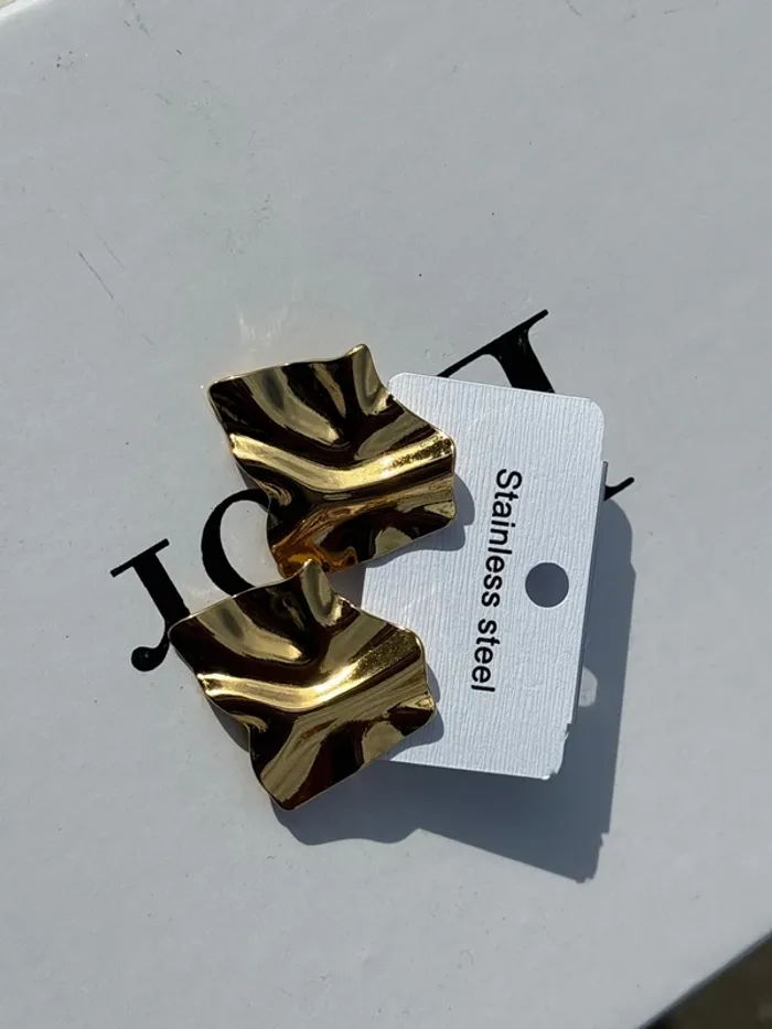 Boucles d’oreilles carré froissé doré
