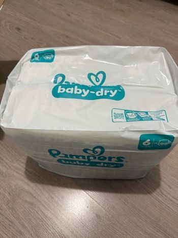 80 couches Pampers taille 6