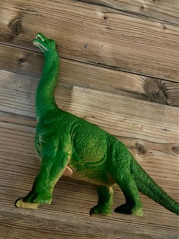 Jouet dinosaure long cou