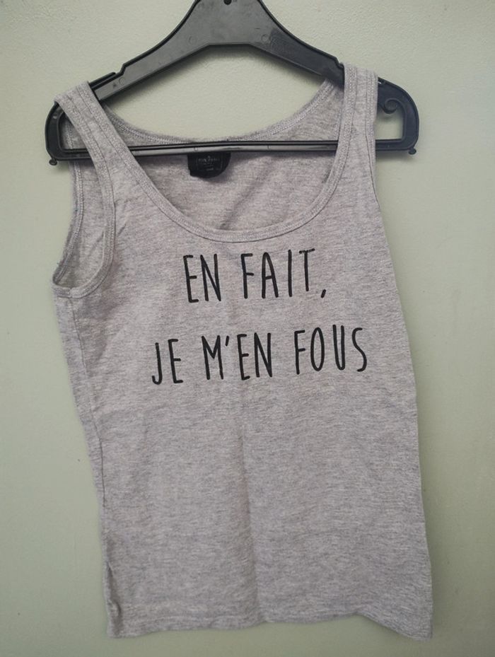 Débardeur gris "je m en fous"