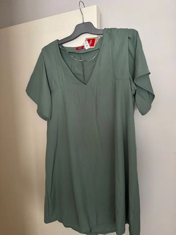 Très jolie robe taille 42 neuve avec étiquette