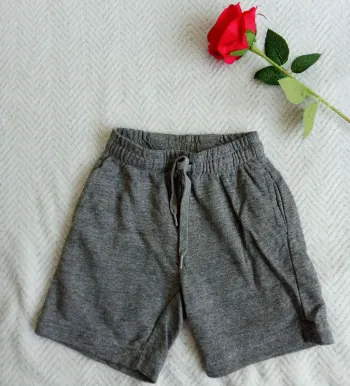 Short ⭐ très bon état ⭐ Taille 5 ans ⭐ kiabi