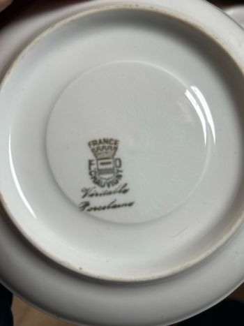 Soucoupe en Porcelaine Véritable de Chauvigny (France) – Décor Doré à l'Or Fin