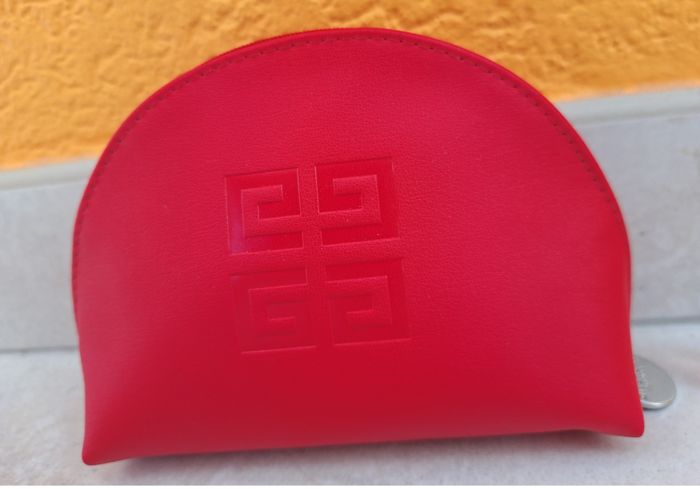 NEUF ! POCHETTE ROUGE DEMI-CERCLE GIVENCHY