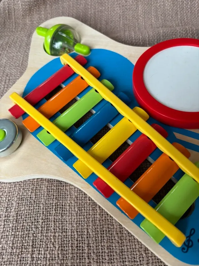Planche en bois avec instruments de musique - photo numéro 3