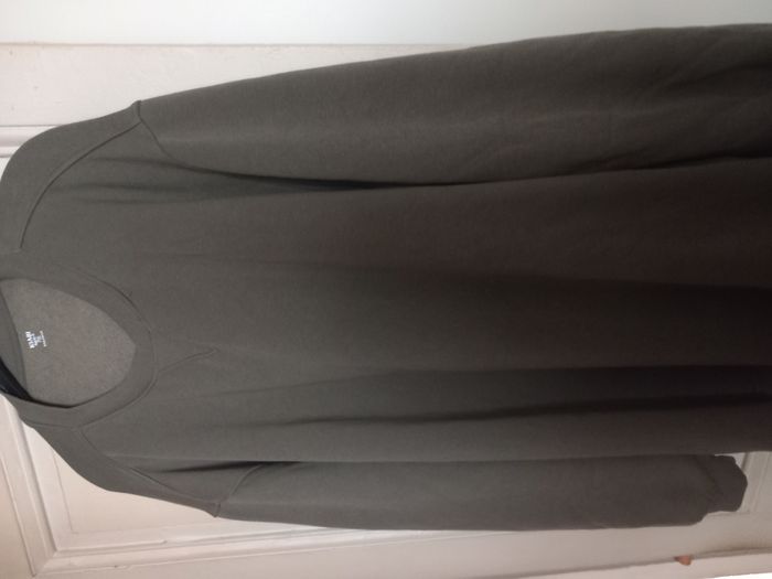 KIABI SWEETSHIRT TAILLE 7 KAKI