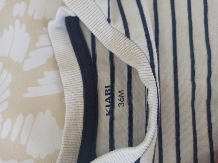 Ensemble jogging et t-shirts - photo numéro 3