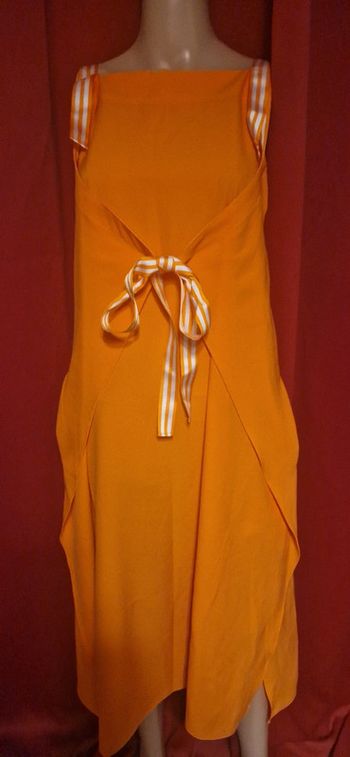 Très belle robe taille 42 coupe originale