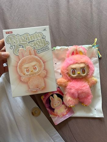 Labubu Big Into Energy Loyalty 🩷