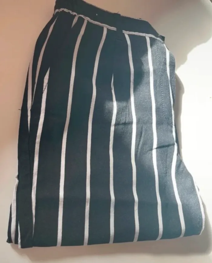 Pantalon rayer bershka en S - photo numéro 6