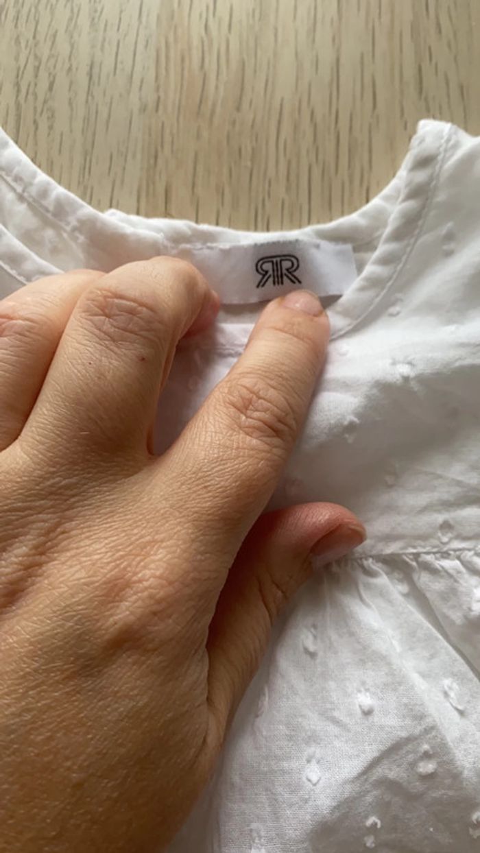 Lot de deux blouses blanches broderie anglaise - photo numéro 3