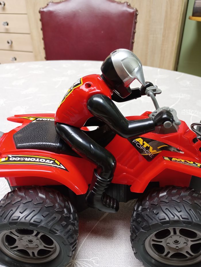 Quad télécommandé - photo numéro 7