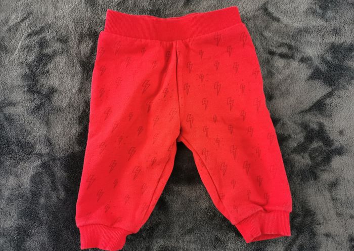 Lot jogging 6 mois - photo numéro 2