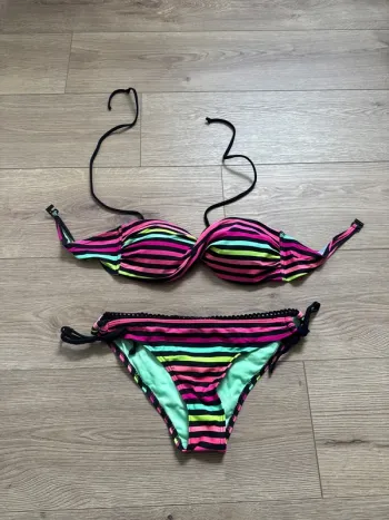 Maillot de bain, deux pièces multicolores