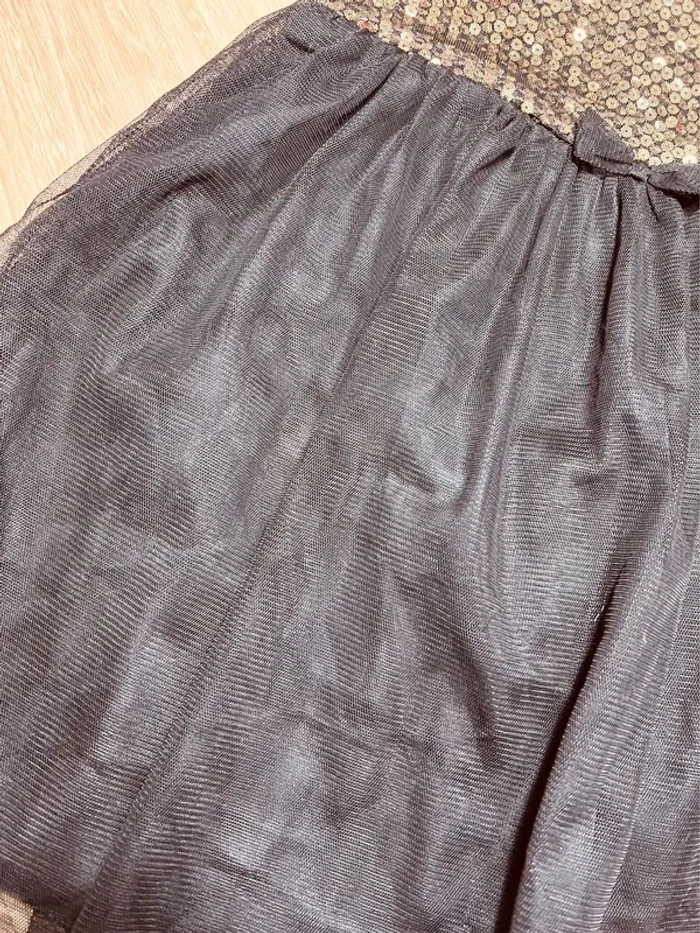 Taille 2 ans robe de fête fille tex noire et dorée * tulle sequins * 🩷 - photo numéro 2