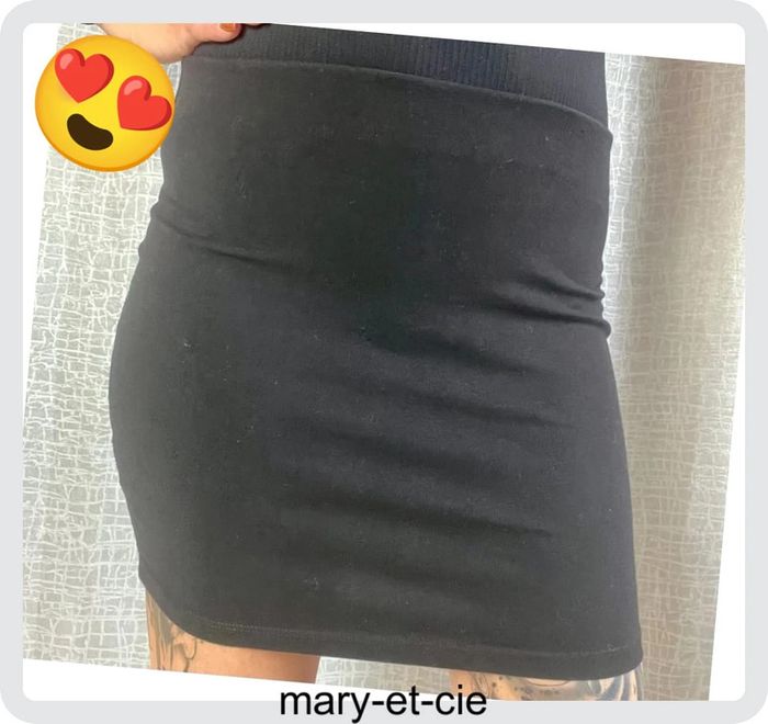 SOLDÉ - Mini jupe noire moulante taille 36 , taille élastique - H&M - photo numéro 2