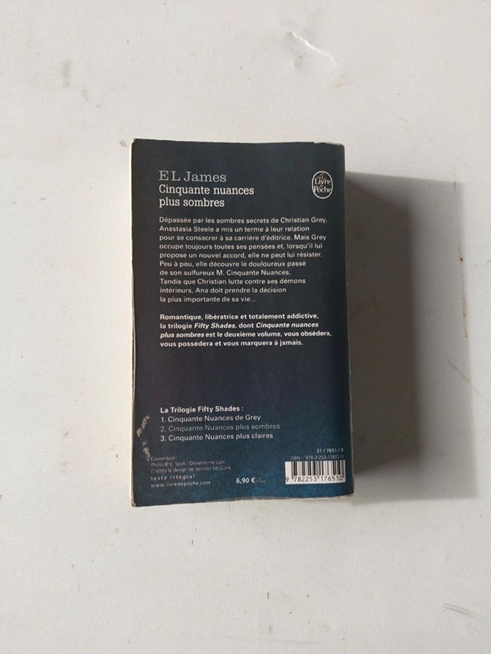 Cinquante nuances plus sombres - photo numéro 2