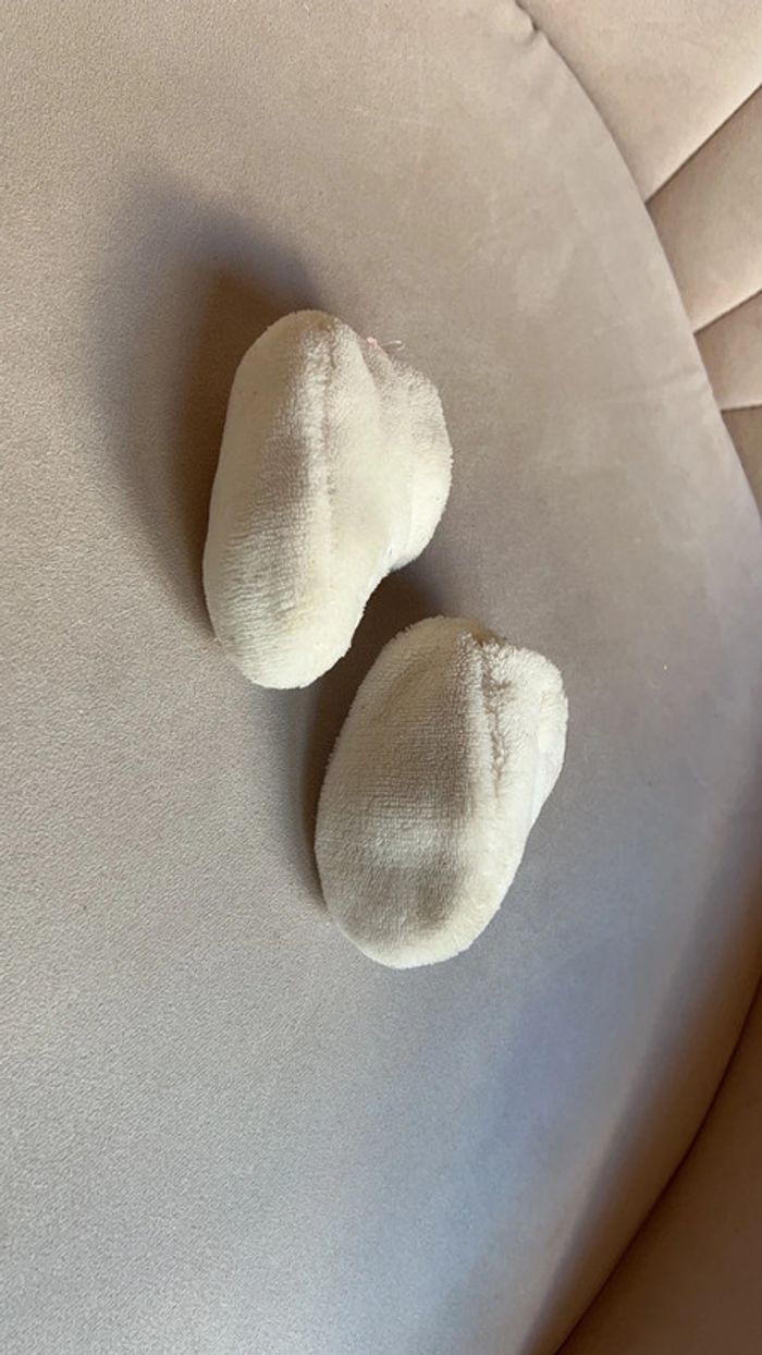 Chaussons Hello Kitty bébé 6 mois taille 16 - photo numéro 3