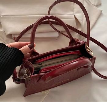 Petit sac bordeaux vernis - Longue bandoulière réglable