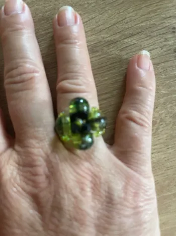 Bague perles de rocaille verte