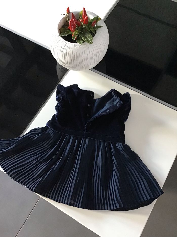 Robe velours et voile plissé bleu marine - photo numéro 2