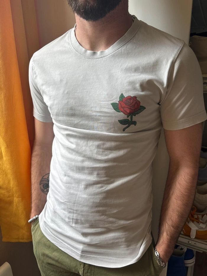 T shirt blanc motif rose - photo numéro 2